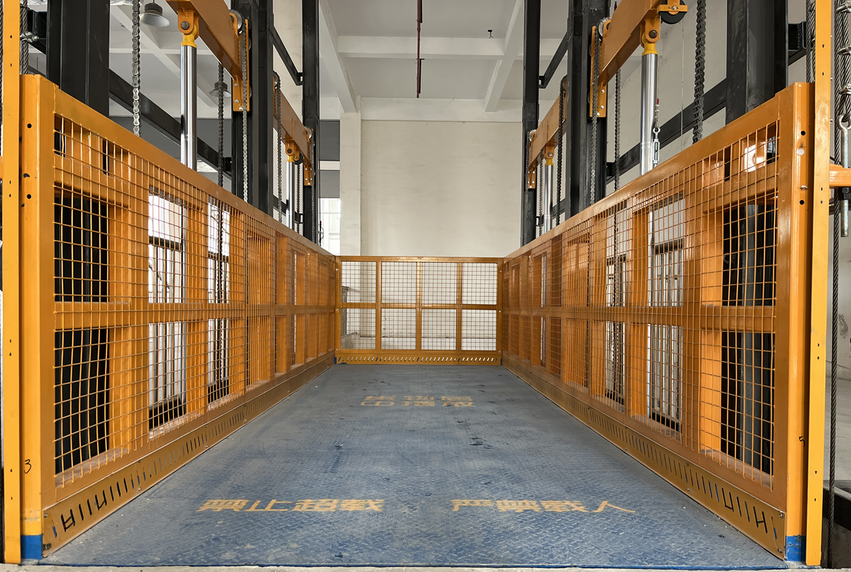 您的场地达标了吗？3吨导轨式升降机井道与地基深度解析