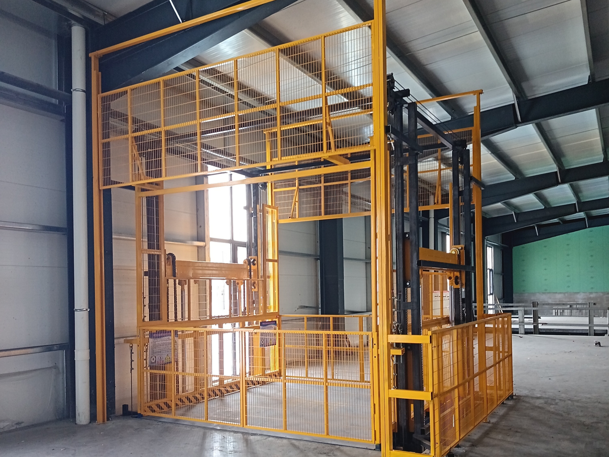 河南晟昌成功牵手中钢耐材，液压货梯合作圆满达成